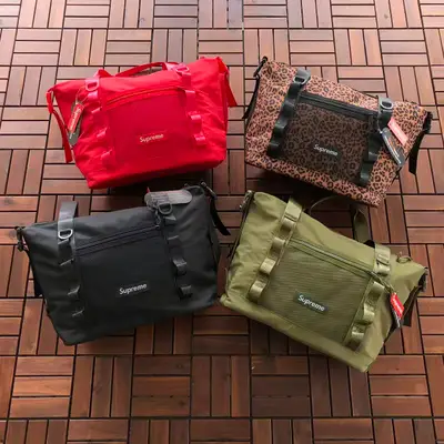 SUPREME Tasche