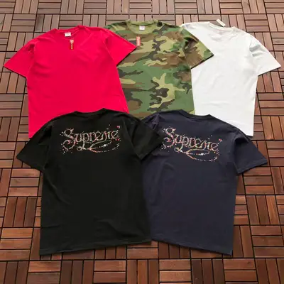 SUPREME T-Shirt