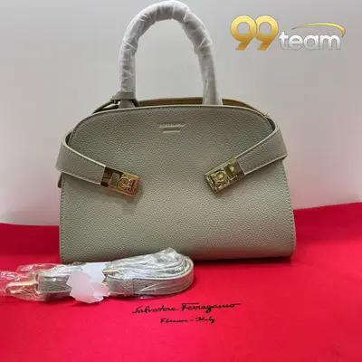FERRAGAMO | Item ID: 22118
