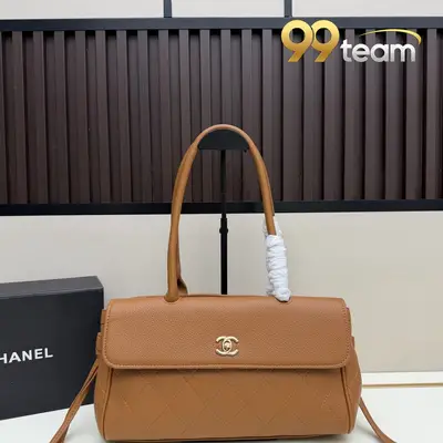 CHANEL | Item ID: 01699