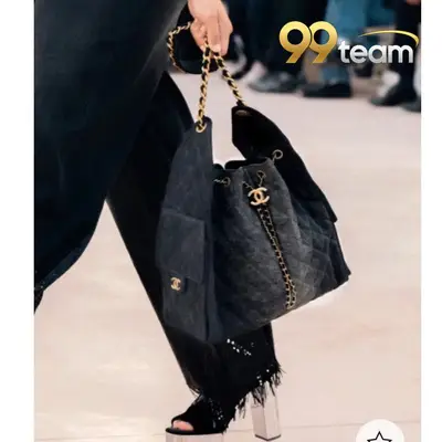 CHANEL | Item ID: 02572