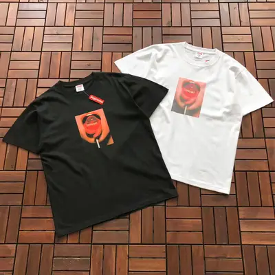 SUPREME T-Shirt