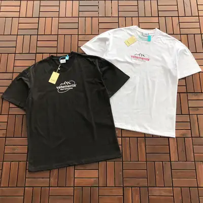 VETEMENTS T-Shirt