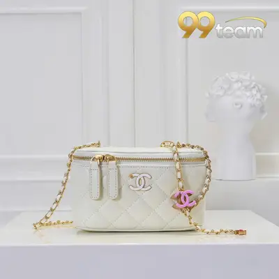 CHANEL | Item ID: 02630