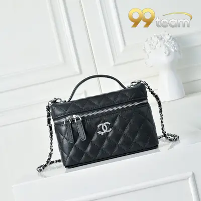 CHANEL | Item ID: 01704