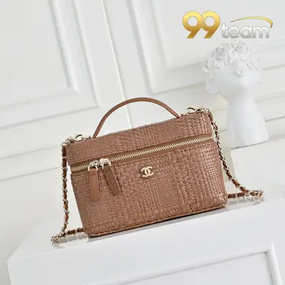 CHANEL | Item ID: 01600