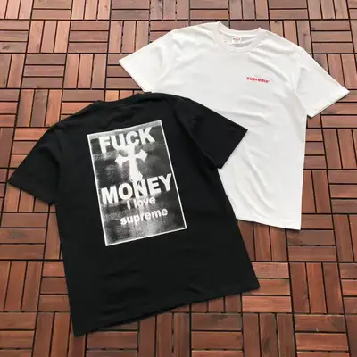 SUPREME T-Shirt