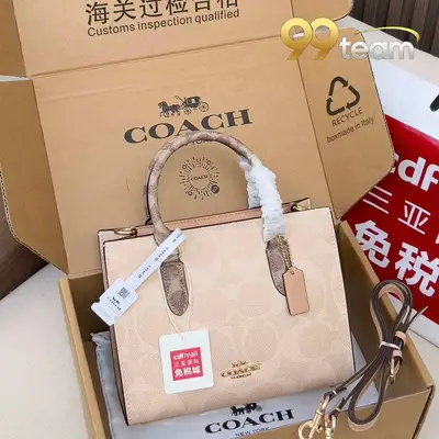 COACH | Item ID: 04722