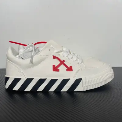 OFF-WHITE