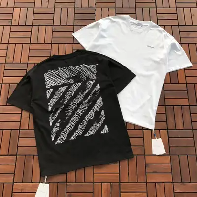 OFF-WHITE T-Shirt