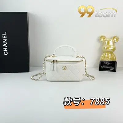 CHANEL | Item ID: 01094