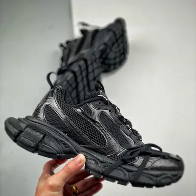 BALENCIAGA
