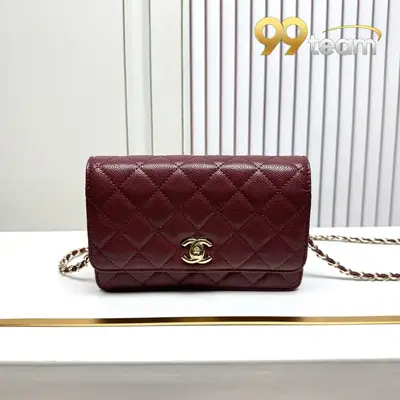CHANEL | Item ID: 02390