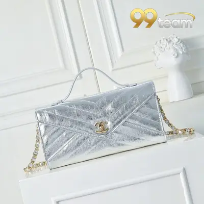 CHANEL | Item ID: 01715