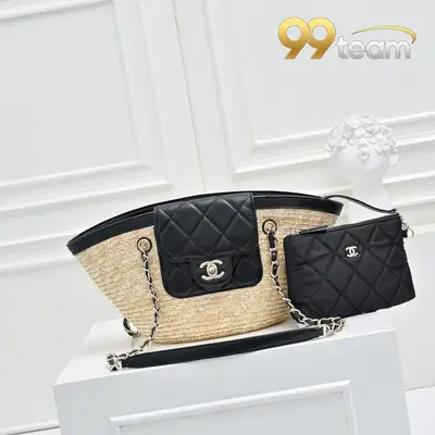 CHANEL | Item ID: 01664