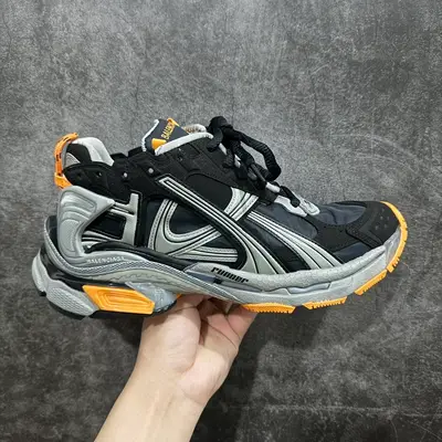 BALENCIAGA