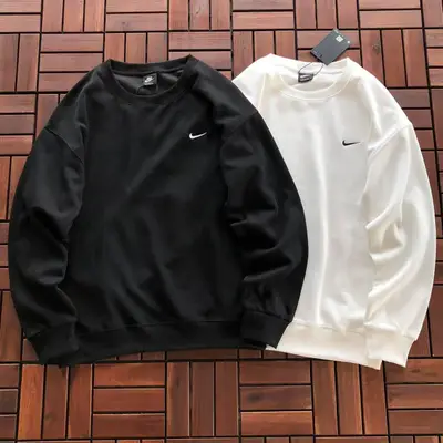 NIKE Sweater