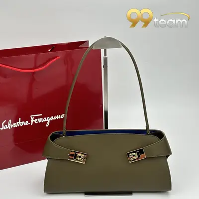 FERRAGAMO | Item ID: 22113