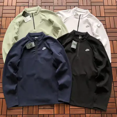 NIKE Sweater
