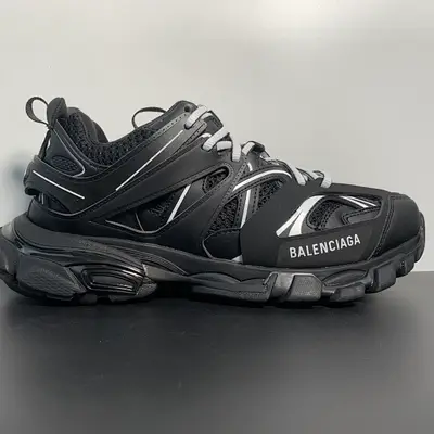 BALENCIAGA