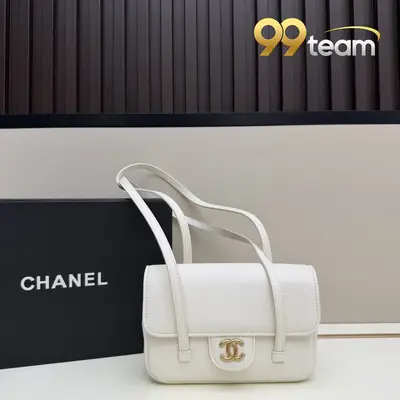 CHANEL | Item ID: 01945