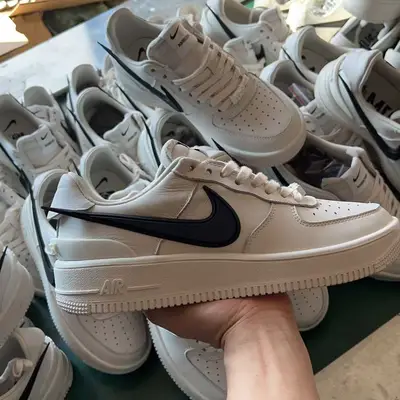 NIKE
