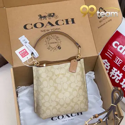 COACH | Item ID: 05235