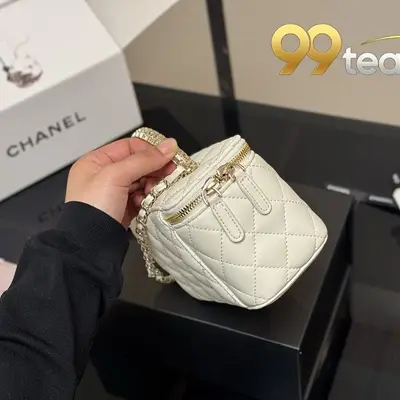 CHANEL | Item ID: 01429