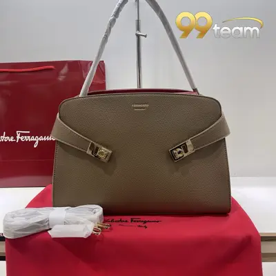 FERRAGAMO | Item ID: 22129