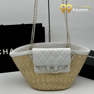 CHANEL | Item ID: 02012