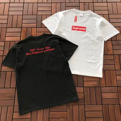 SUPREME T-Shirt