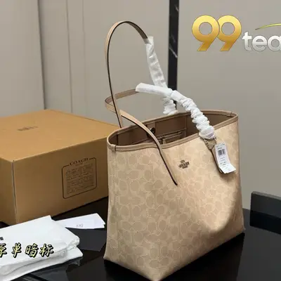 COACH | Item ID: 04483