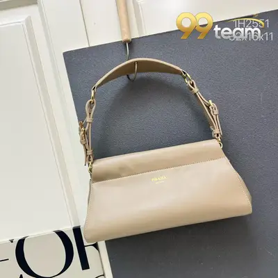 PRADA | Item ID: 09450