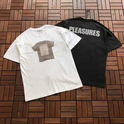 PLEASURES T-Shirt