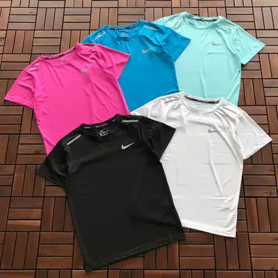 NIKE T-Shirt