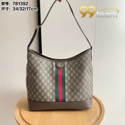 GUCCI | Item ID: 16176