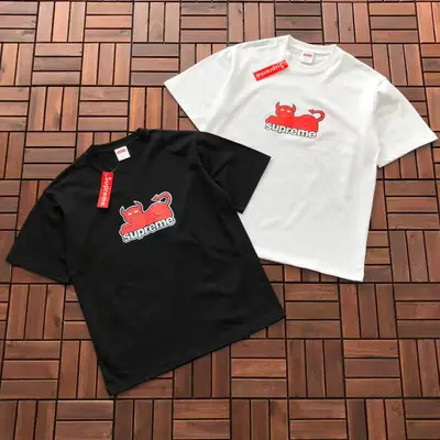 SUPREME T-Shirt