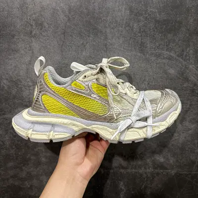 BALENCIAGA