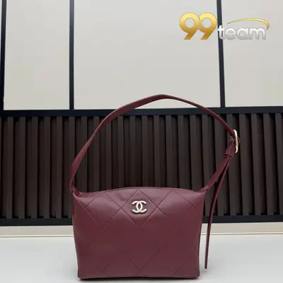 CHANEL | Item ID: 02042
