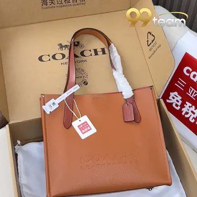 COACH | Item ID: 04713