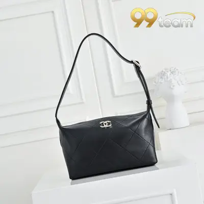 CHANEL | Item ID: 01614