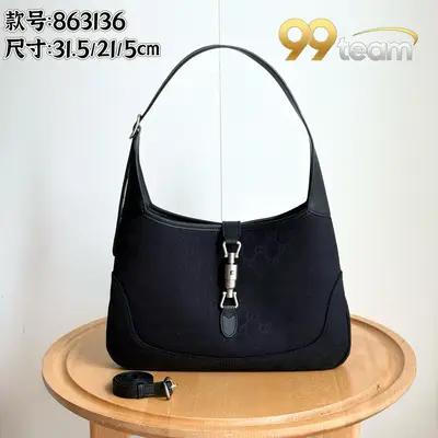 COACH | Item ID: 04527