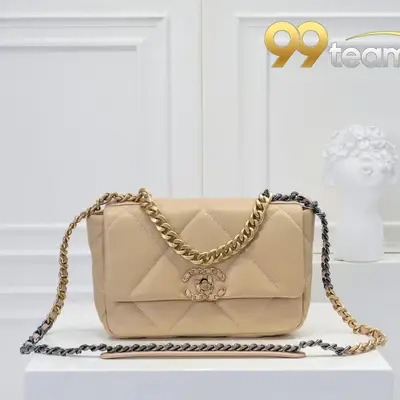 CHANEL | Item ID: 02764