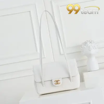 CHANEL | Item ID: 01605