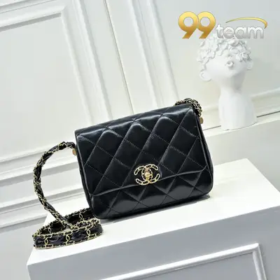 CHANEL | Item ID: 02071