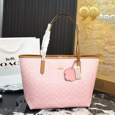 COACH | Item ID: 04437
