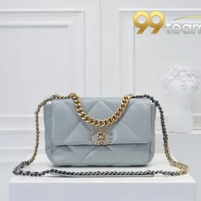 CHANEL | Item ID: 02762