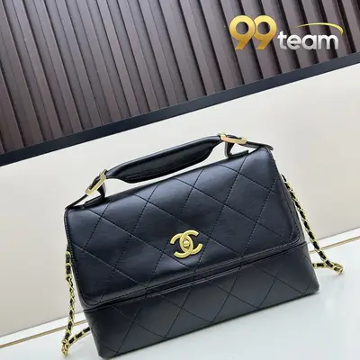 CHANEL | Item ID: 02575