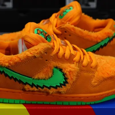 NIKE