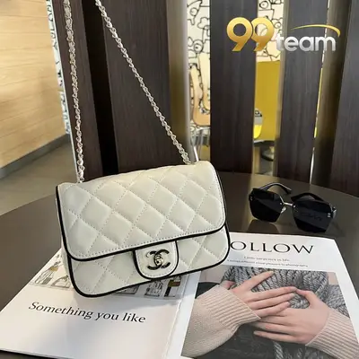 CHANEL | Item ID: 01073